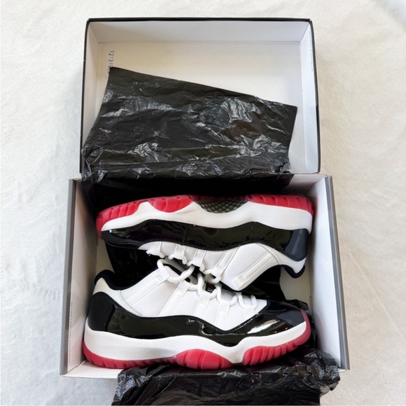 Air Jordan 11 Low Bred Black Red | Men’s 8.5 - Picture 9 of 11